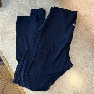 Navy blue ribbed aligns